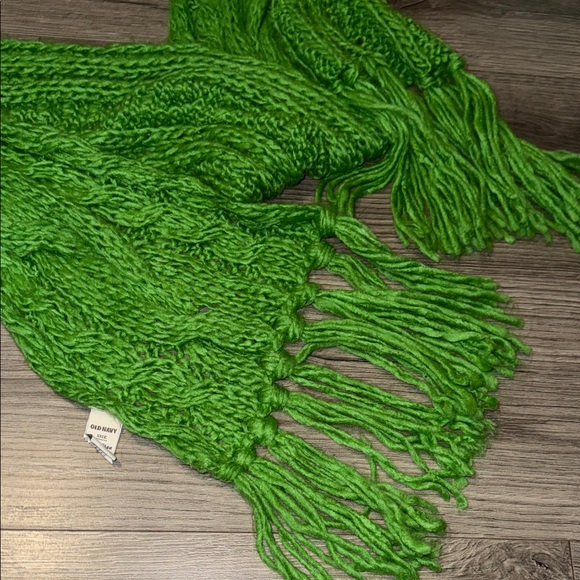 Old Navy Bright Green Knit Scarf - Picture 3 of 3